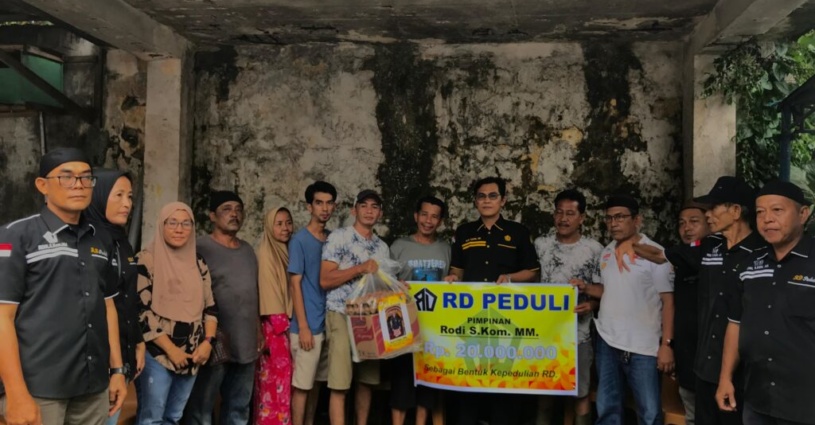 Rodi Tunjukkan Kepedulian, Serahkan Bantuan untuk Korban Kebakaran di Sumur Meleleh