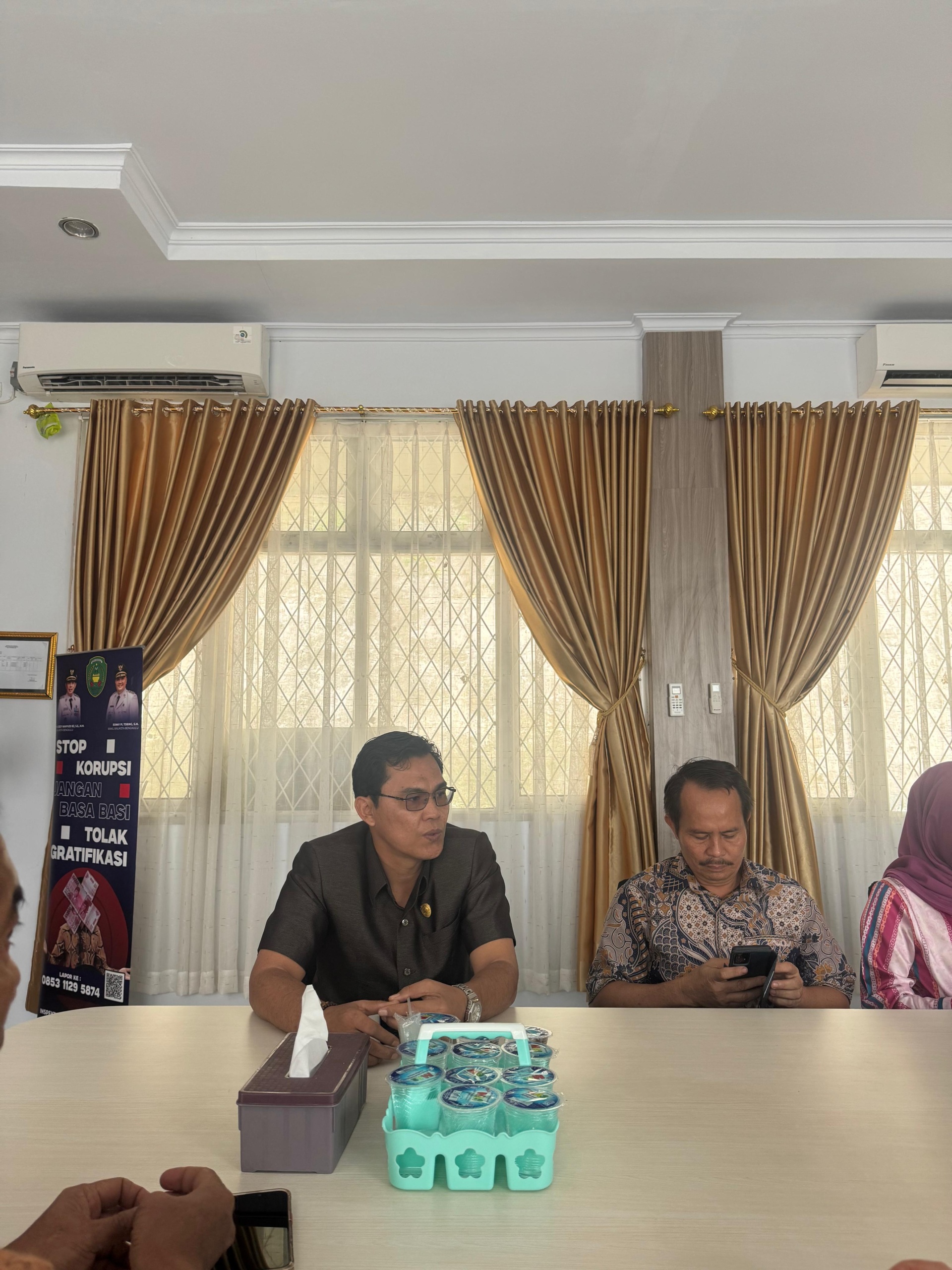 Rodi Ketua Golkar Kota Bengkulu bersama Dinas Perkim saat tinjau lapangan