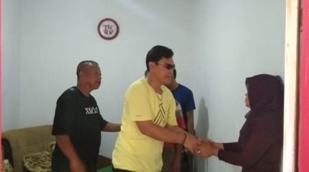 Rodi S.Kom dan Tim RD Peduli Jenguk Istri Pengurus PL Partai Golkar Sumur Meleleh yang Baru Keluar dari RS Bhayangkara