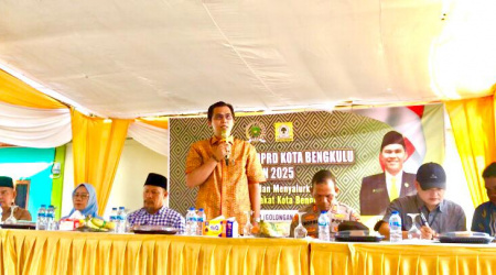Ketua Komisi II DPRD Kota Bengkulu, Rodi, Serap Aspirasi Masyarakat dalam Reses di Pantai Zakat